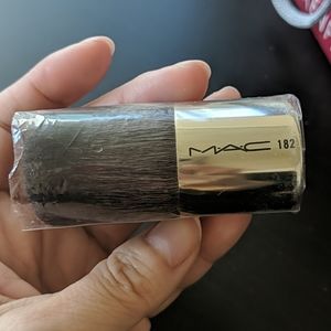 MAC buffer/kabuki brush 182 brand new unused